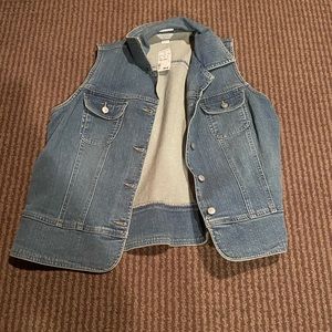 Denim vest with buttons